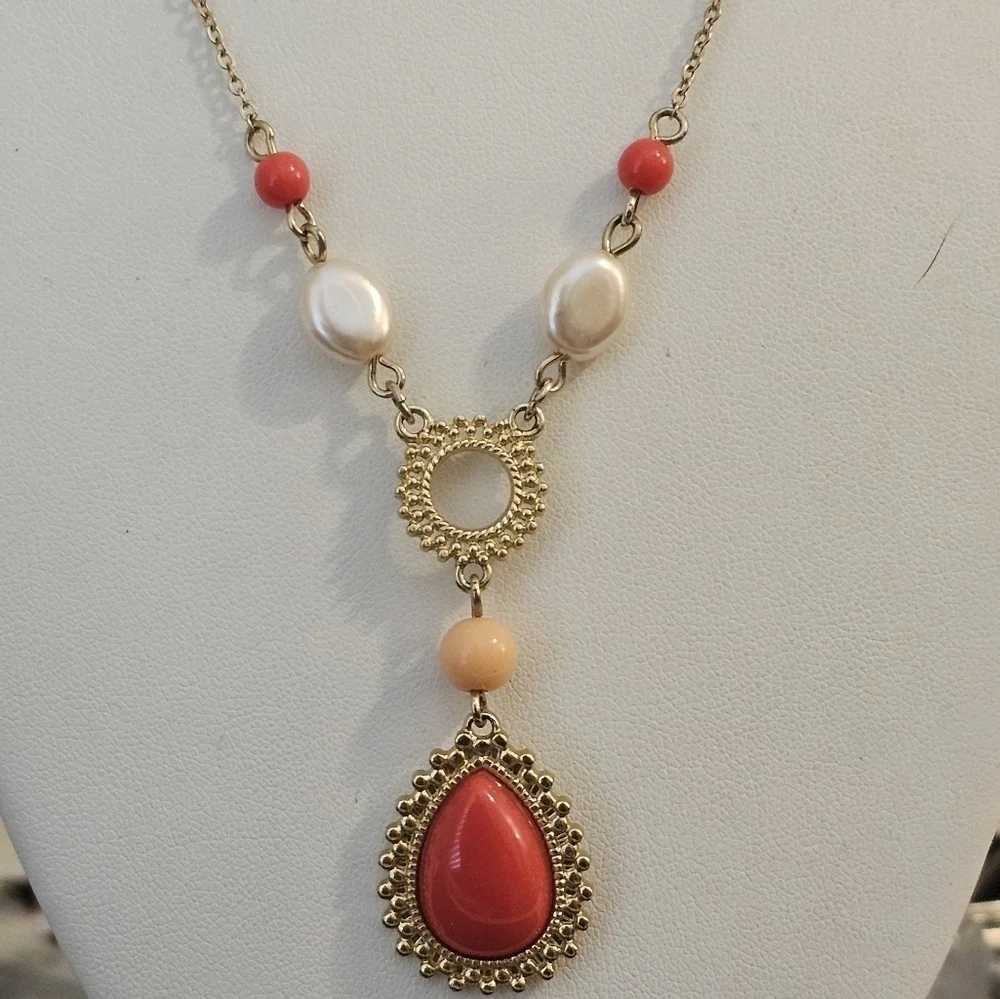 Avon Faux Pearls Orange Acrylic Beads Teardrop Pendant 16” Gold Tone Necklace